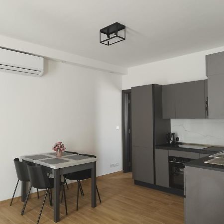 Coral Reef Apartments Сейнт Полс Бей Екстериор снимка