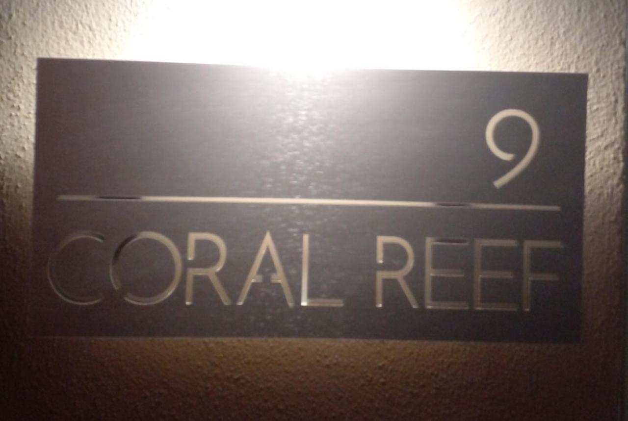 Coral Reef Apartments Сейнт Полс Бей Екстериор снимка