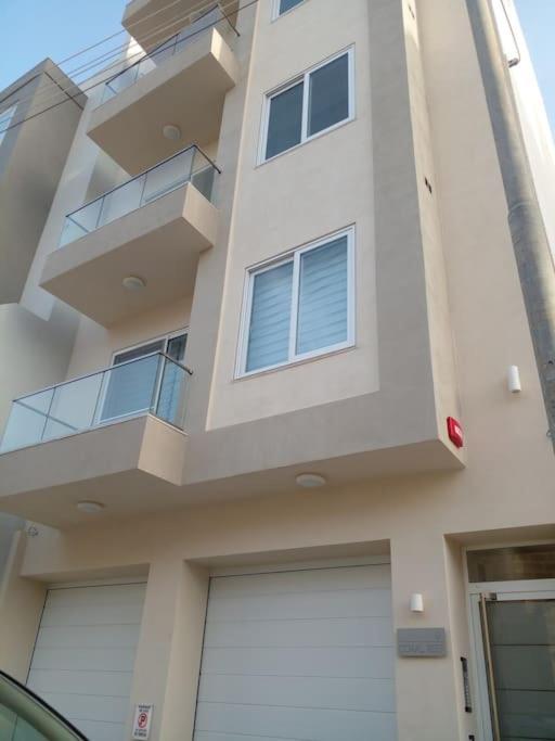 Coral Reef Apartments Сейнт Полс Бей Екстериор снимка