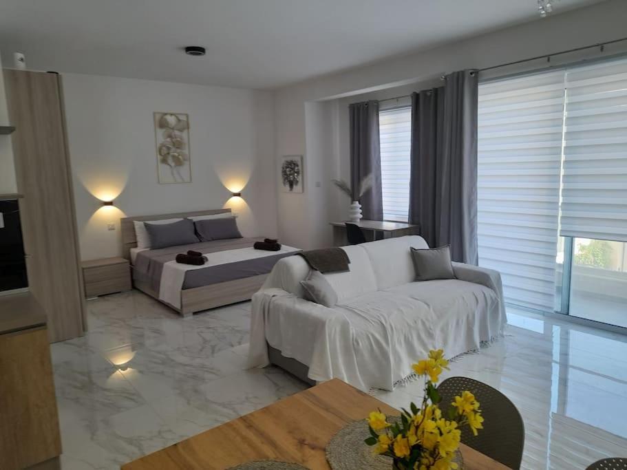 Coral Reef Apartments Сейнт Полс Бей Екстериор снимка