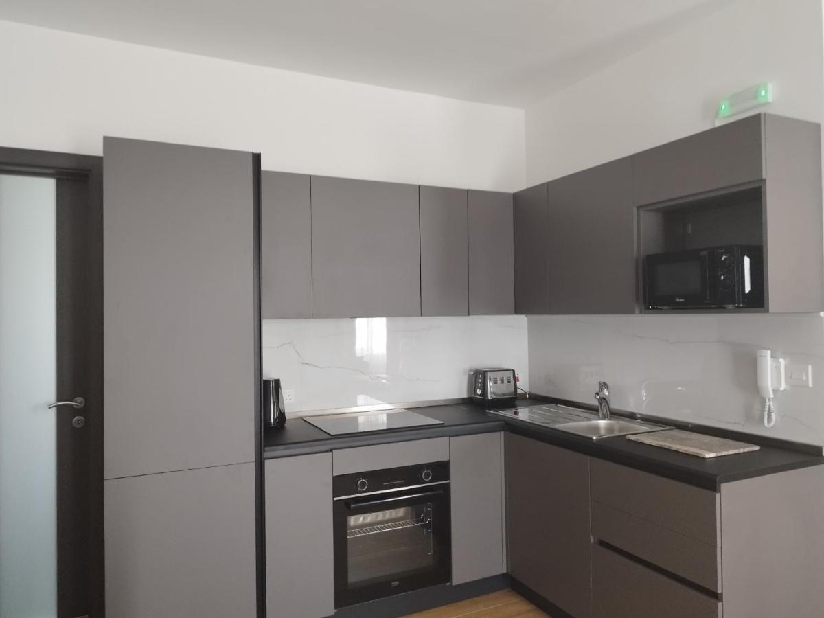 Coral Reef Apartments Сейнт Полс Бей Екстериор снимка