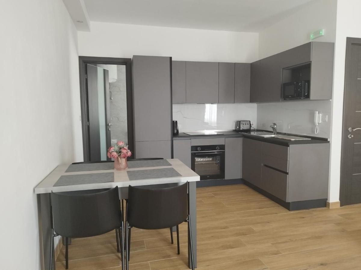Coral Reef Apartments Сейнт Полс Бей Екстериор снимка