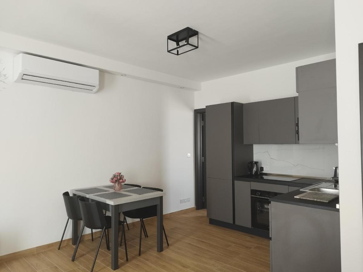Coral Reef Apartments Сейнт Полс Бей Екстериор снимка
