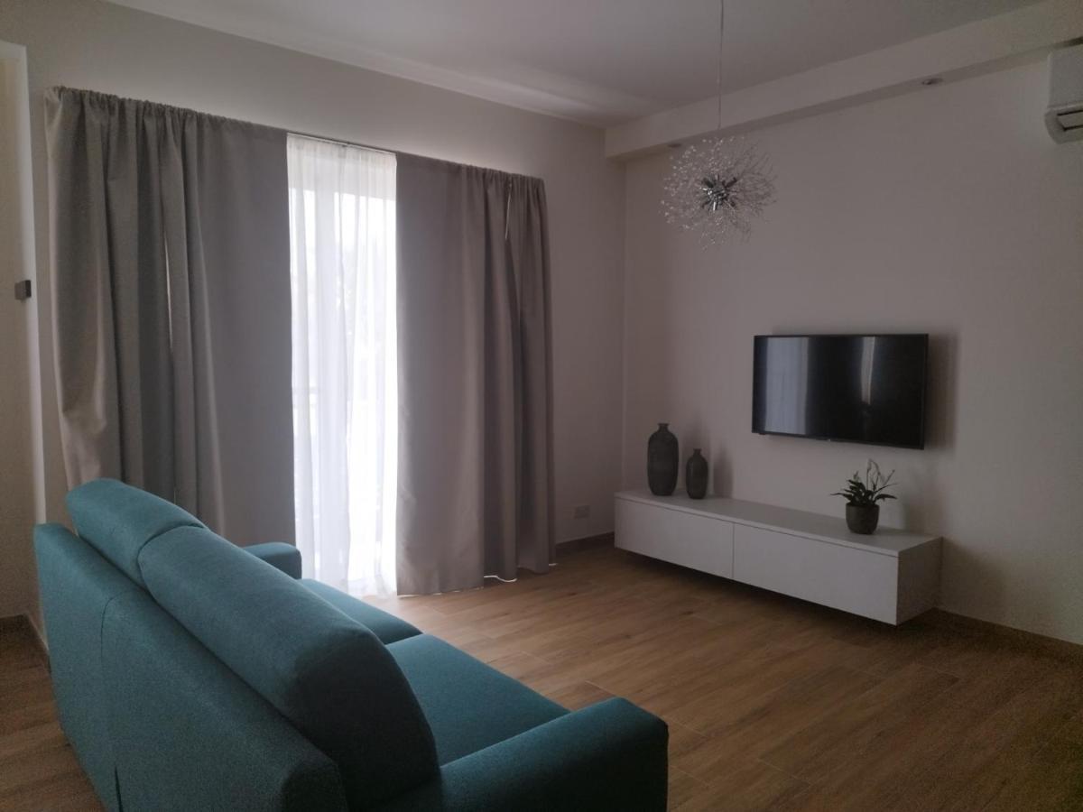 Coral Reef Apartments Сейнт Полс Бей Екстериор снимка