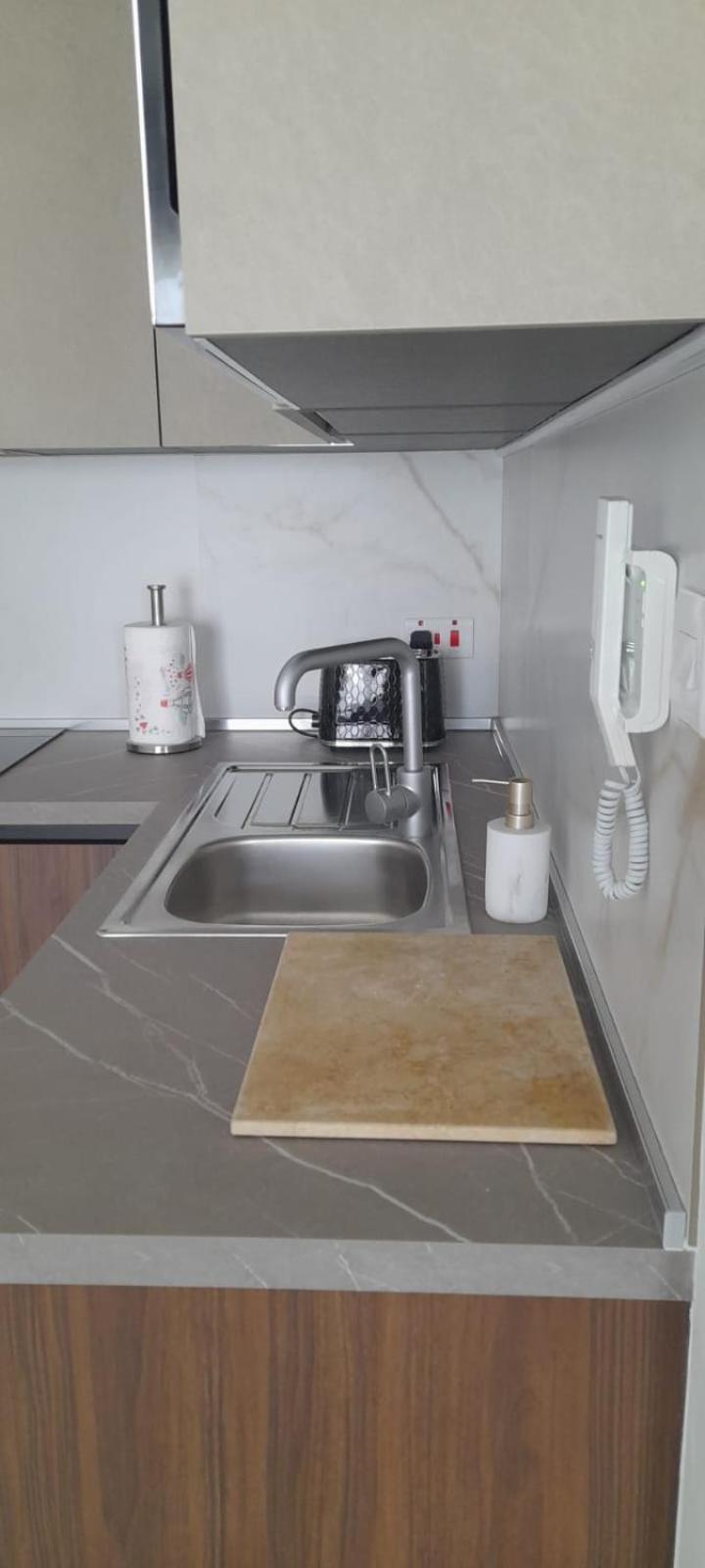 Coral Reef Apartments Сейнт Полс Бей Екстериор снимка