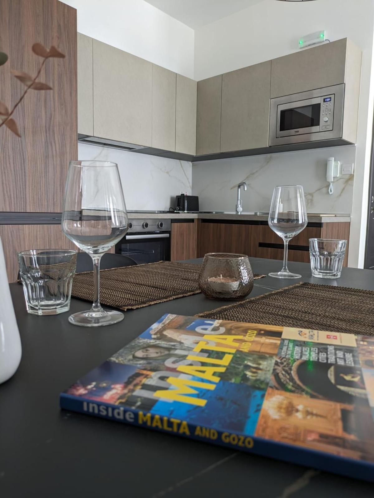 Coral Reef Apartments Сейнт Полс Бей Екстериор снимка